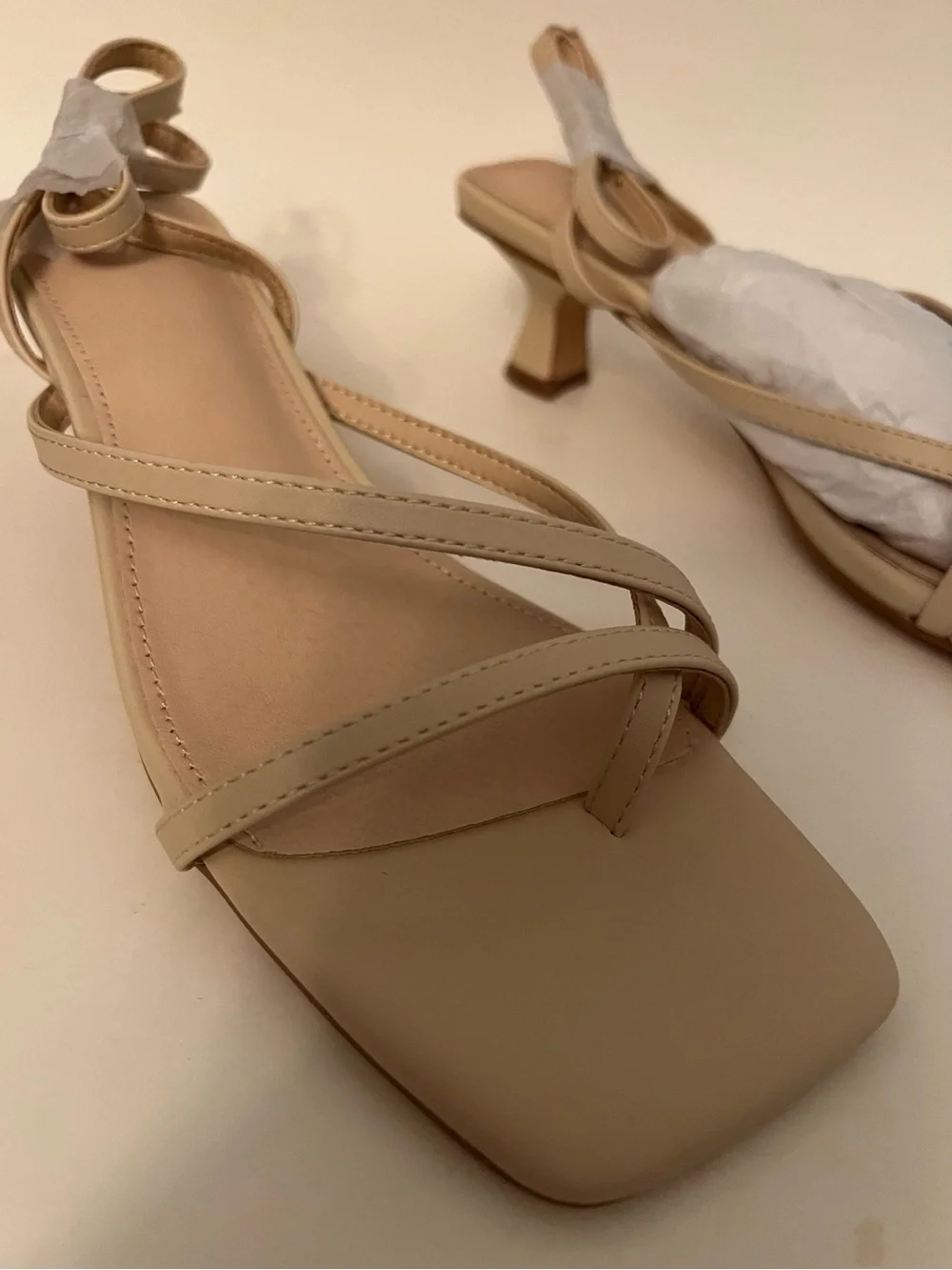 Juliet Holy Women’s Nude Strappy Kitten-Heel Sandals Size 9 – New